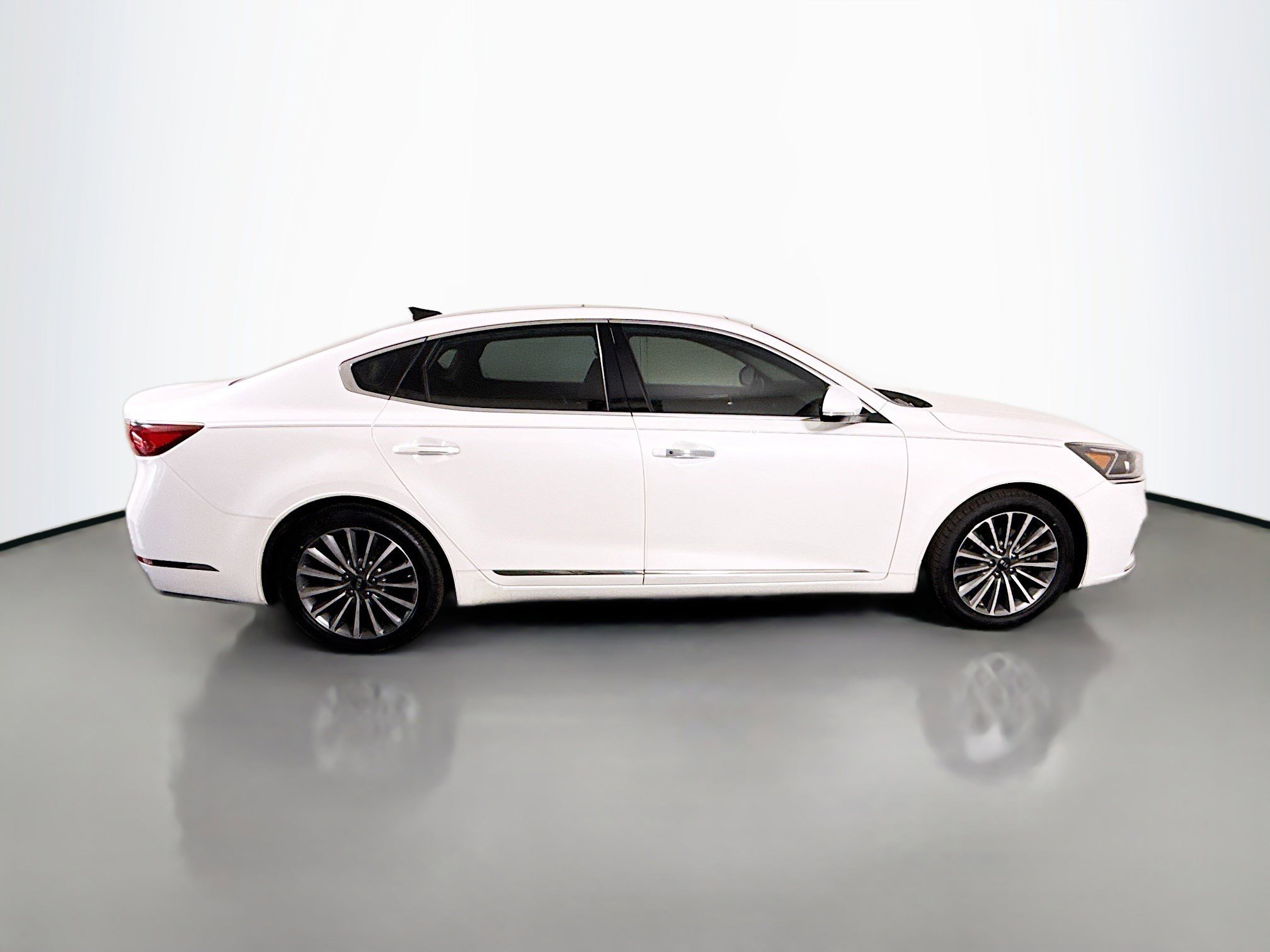 Used 2017 Kia Cadenza Technology image 11