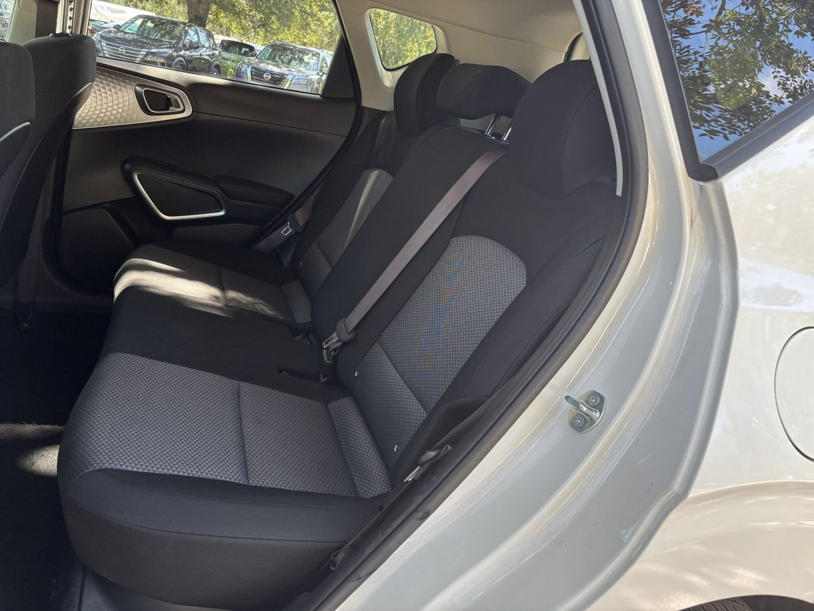 Used 2025 Kia Soul LX w/ LX Technology Package FWD image 36