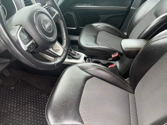 Used 2018 Jeep Compass Latitude w/ Popular Equipment Group AWD/4WD image 11
