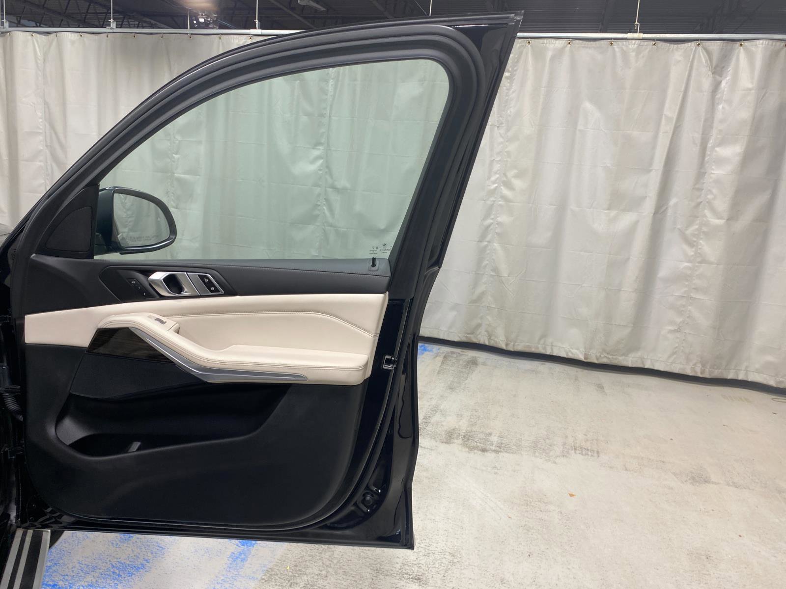 Certified 2023 BMW X7 xDrive40i w/ Climate Comfort Package image 24