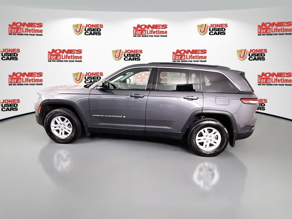 Used 2025 Jeep Grand Cherokee Laredo w/ MOPAR Finishing Package AWD/4WD image 13