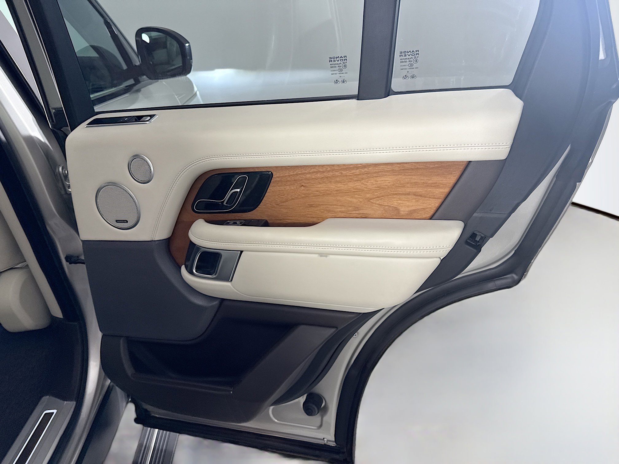 Used 2018 Land Rover Range Rover Supercharged AWD/4WD image 28