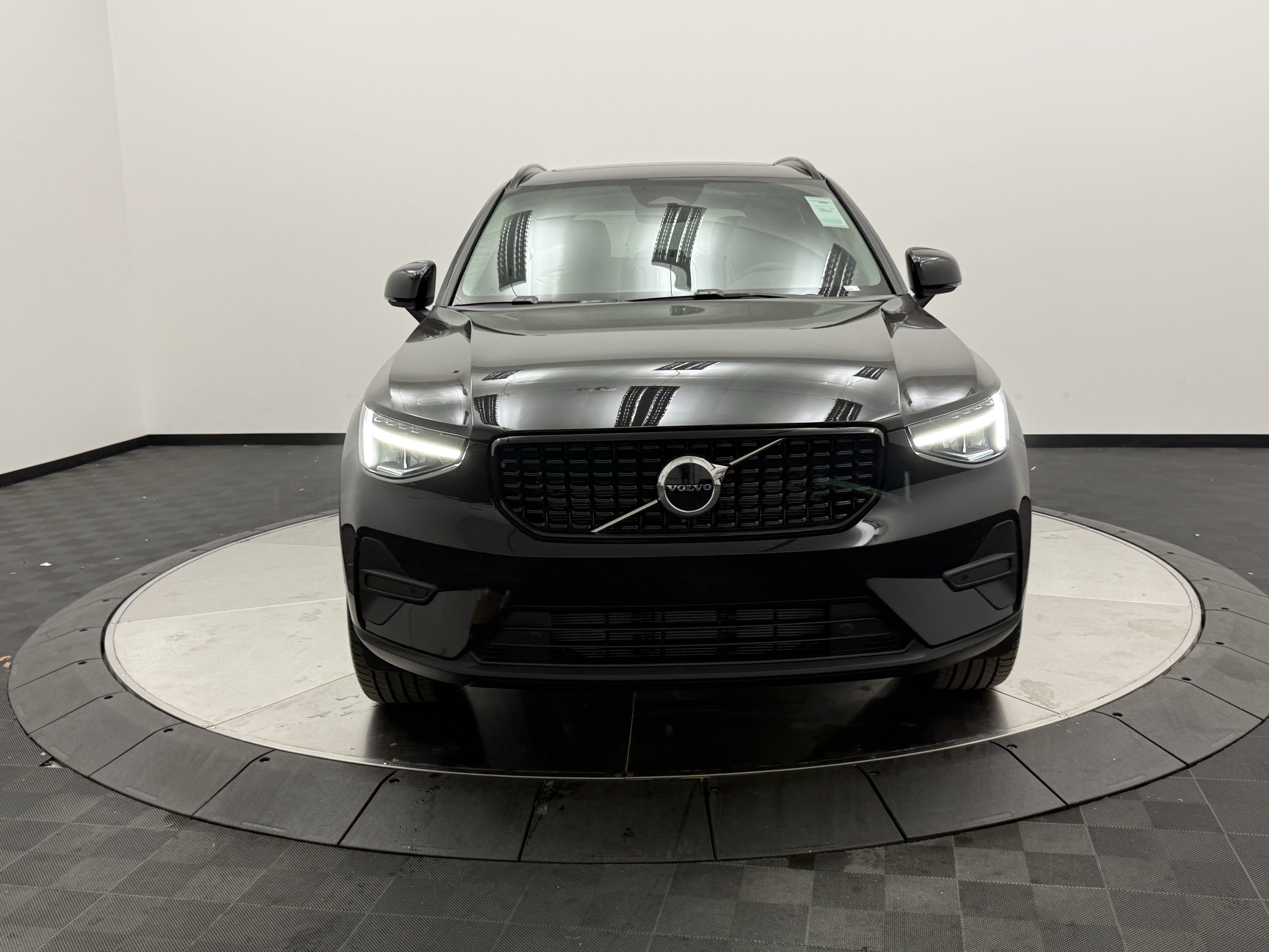 New 2026 Volvo XC40 B4 Core w/ Protection Package Premier FWD image 2