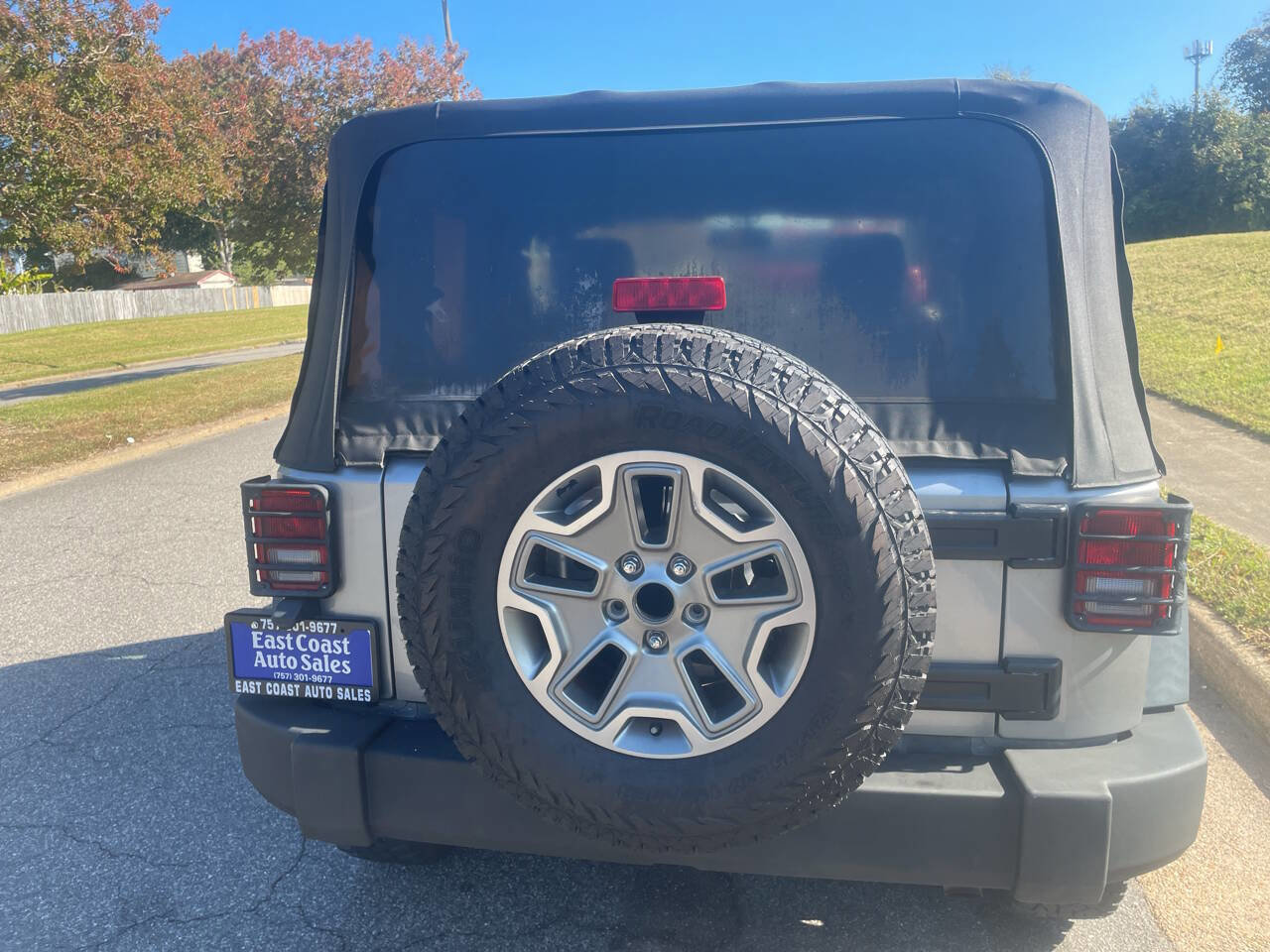 Used 2017 Jeep Wrangler Rubicon w/ Power Convenience Group image 5