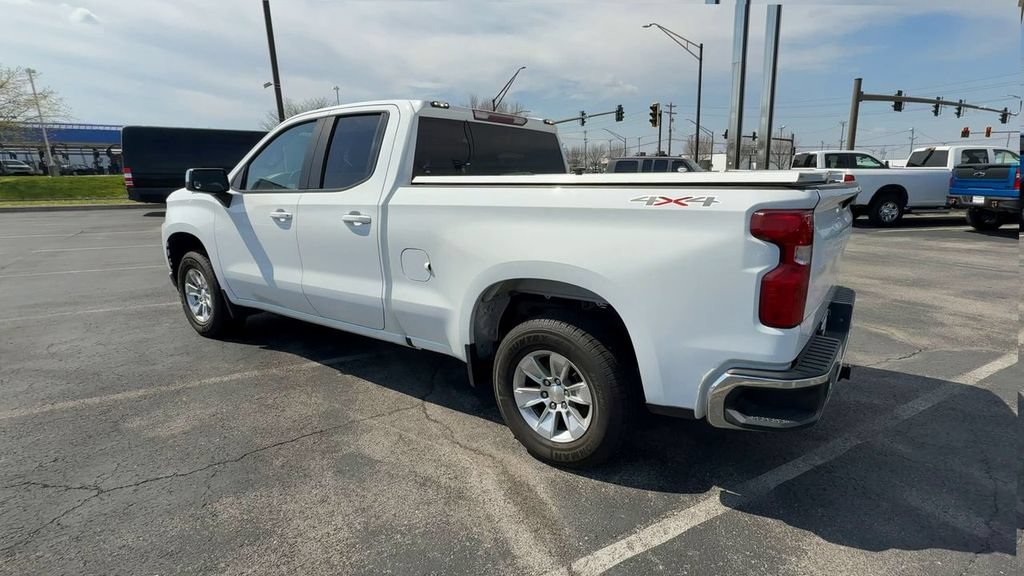 Used 2020 Chevrolet Silverado 1500 LT w/ Convenience Package AWD/4WD image 6