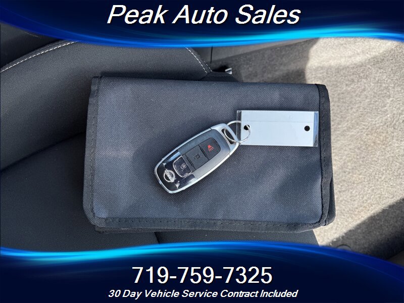 Used 2023 Nissan Rogue S image 31