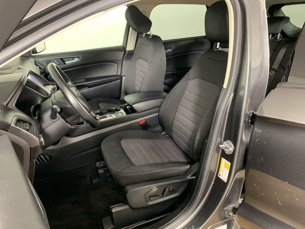 Used 2020 Ford Edge SE image 27