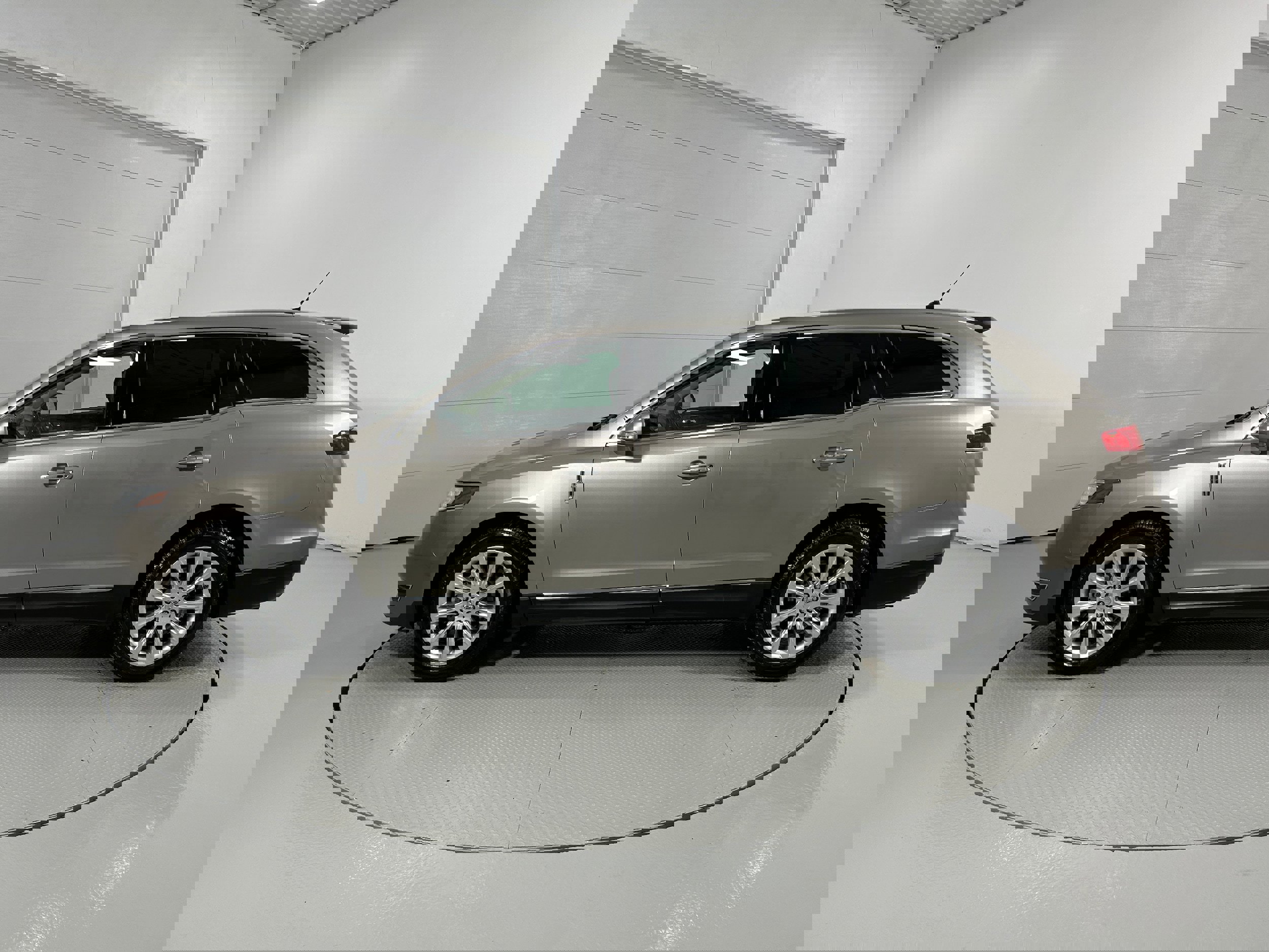 Used 2018 Lincoln MKT AWD image 21