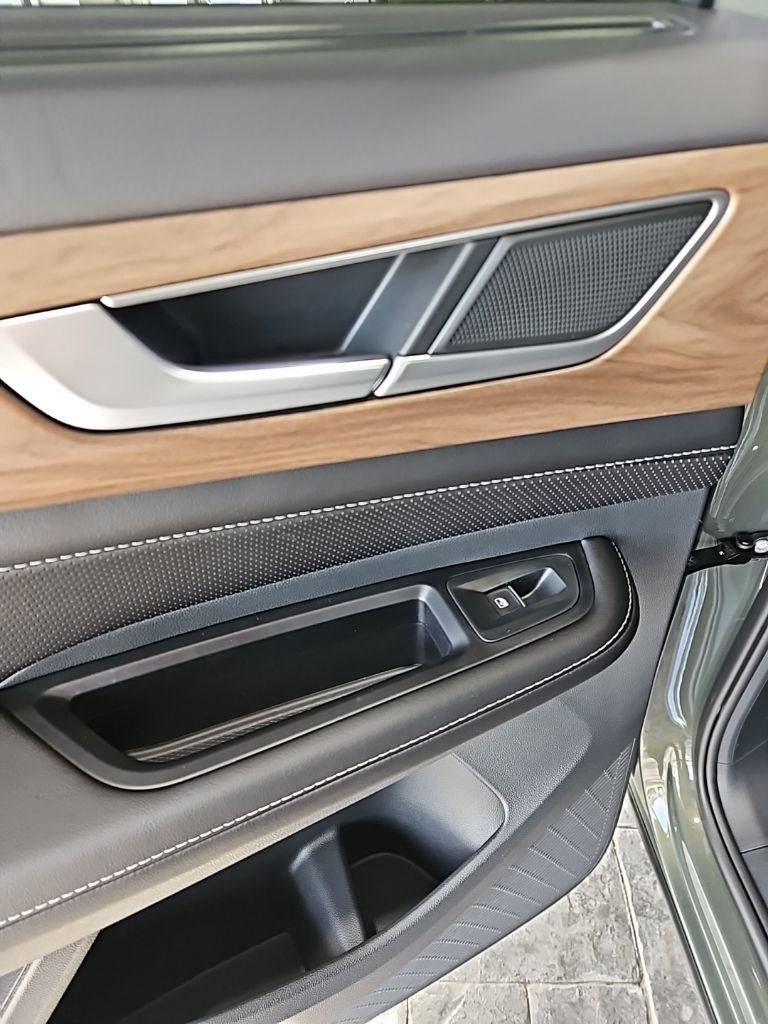 New 2026 Volkswagen Atlas SE image 24