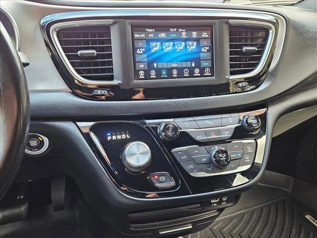 Used 2019 Chrysler Pacifica Touring Plus w/ S Appearance Package image 12