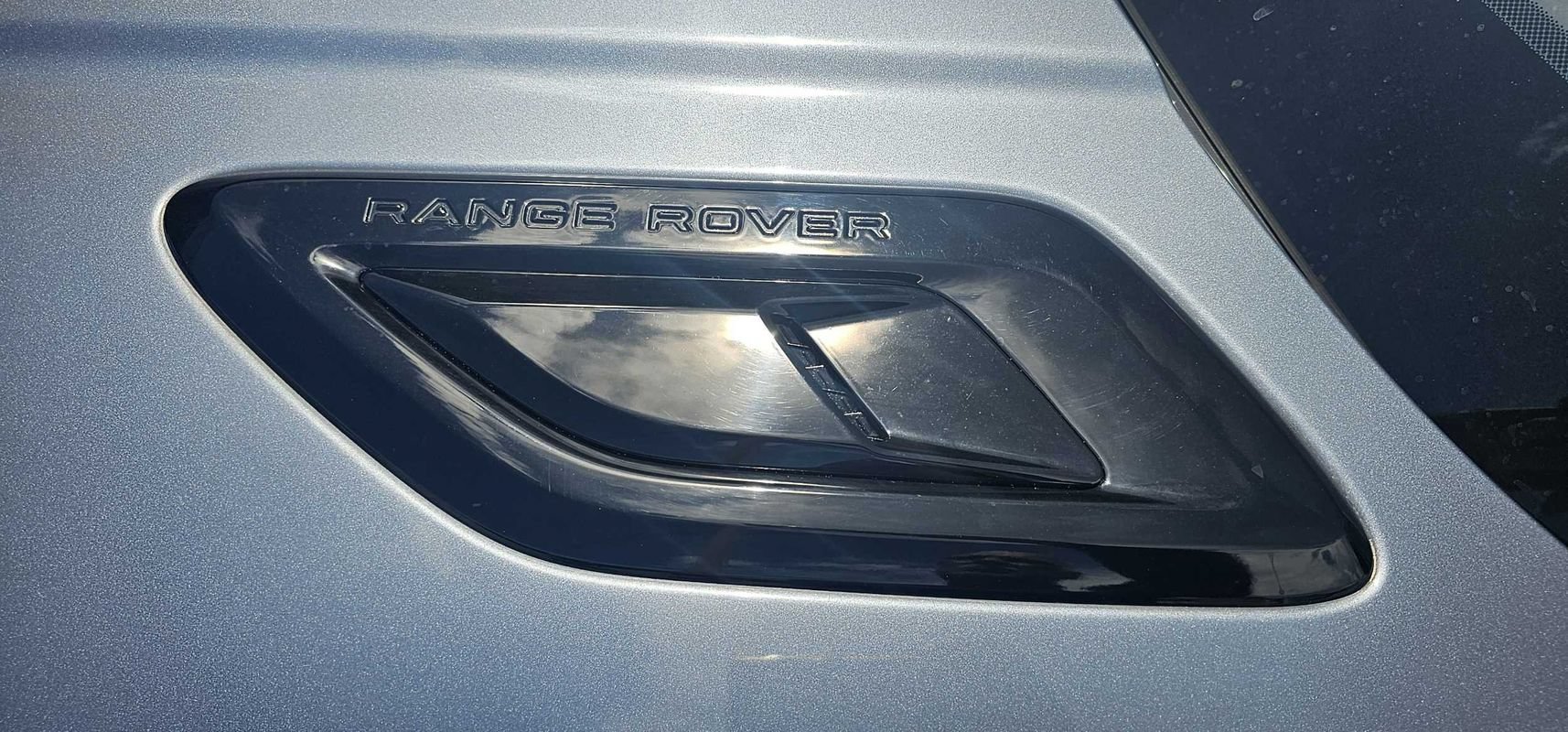 Used 2018 Land Rover Range Rover Sport SE AWD/4WD image 32