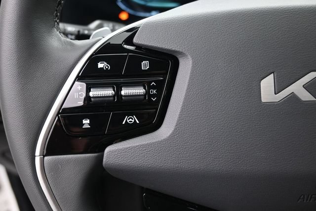 Used 2024 Kia Niro EX Touring FWD image 7
