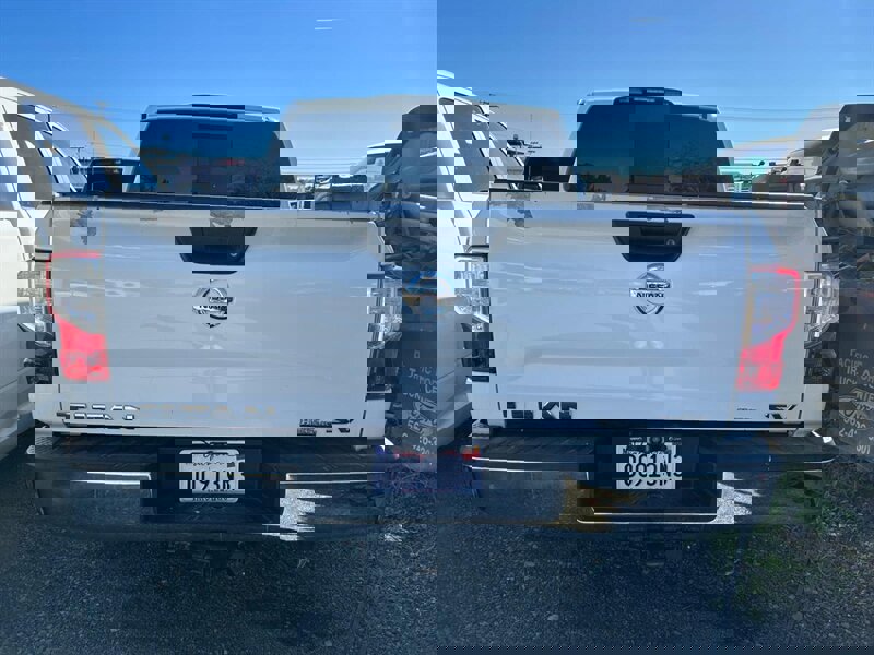 Used 2017 Nissan Titan SV RWD image 8