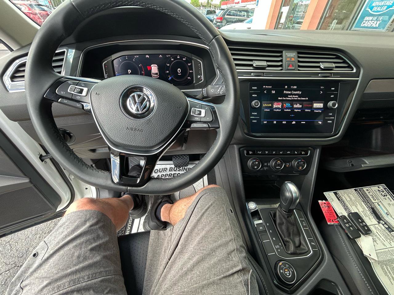 Used 2020 Volkswagen Tiguan SEL AWD/4WD image 12