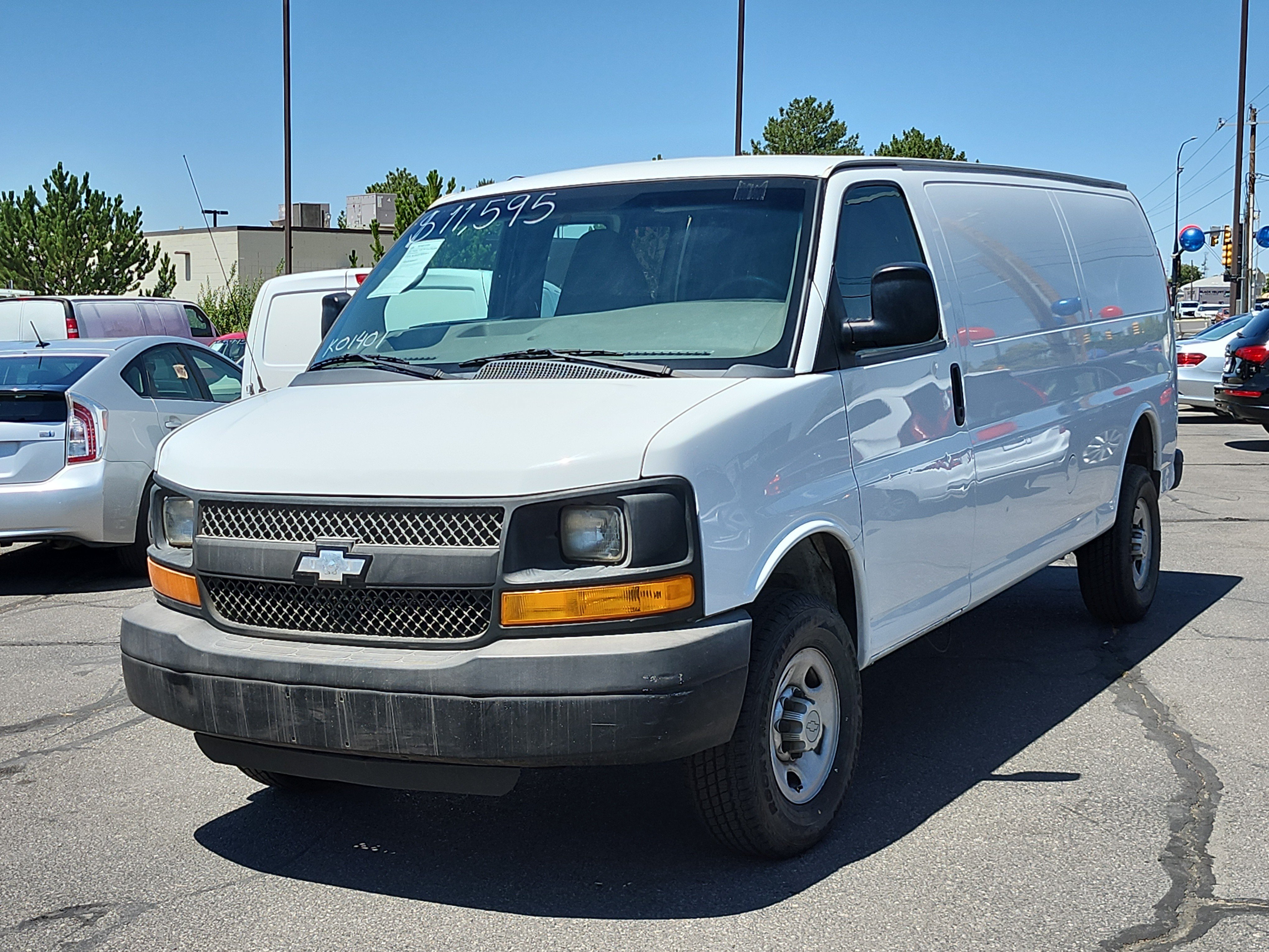 Used 2015 Chevrolet Express 3500 Extended RWD image 2