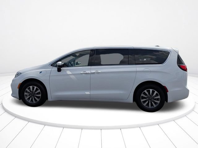 Used 2023 Chrysler Pacifica Touring-L FWD image 6