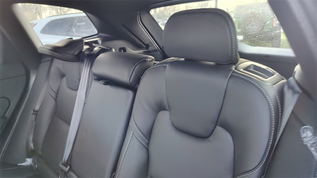 New 2026 Volvo XC60 B5 Ultra w/ Climate Package image 28