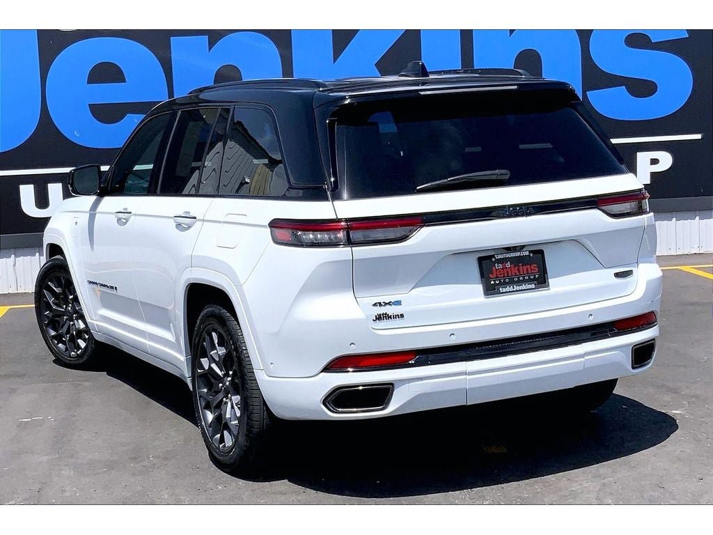 Used 2023 Jeep Grand Cherokee Summit w/ High Altitude Package AWD/4WD image 13