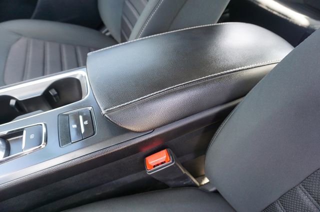 Used 2020 Ford Fusion SE image 21