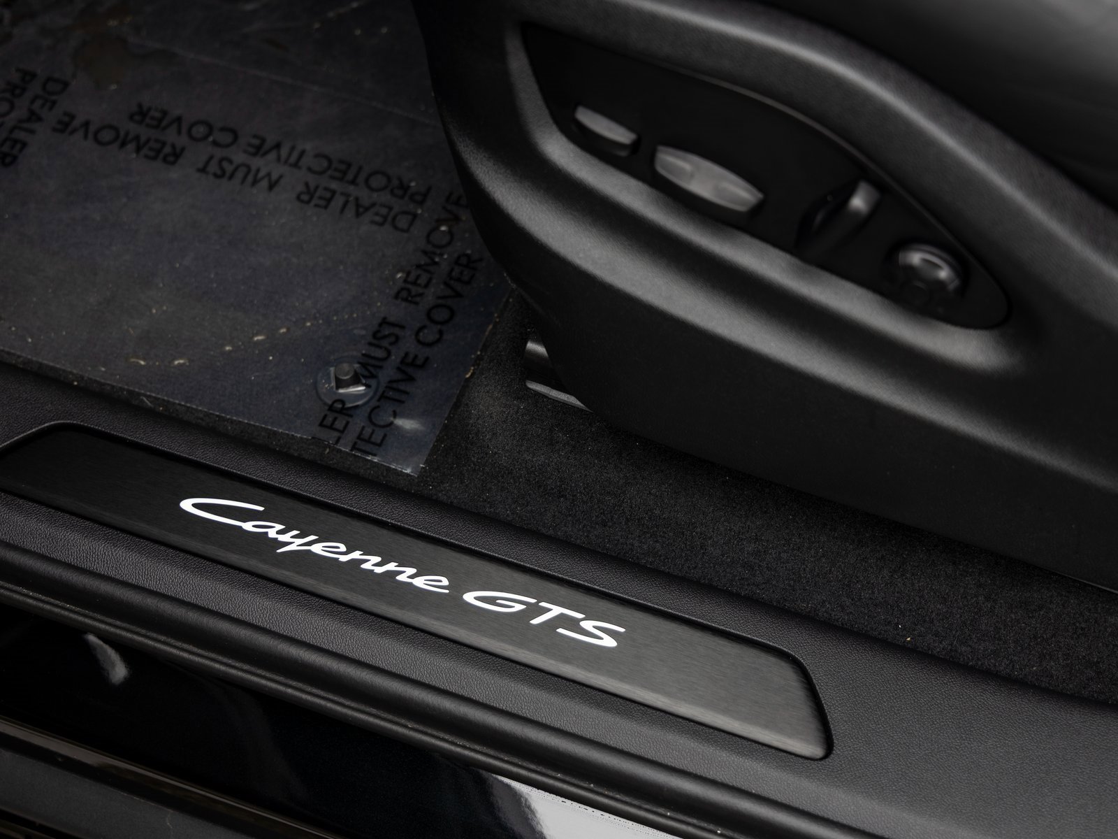 New 2025 Porsche Cayenne GTS image 27