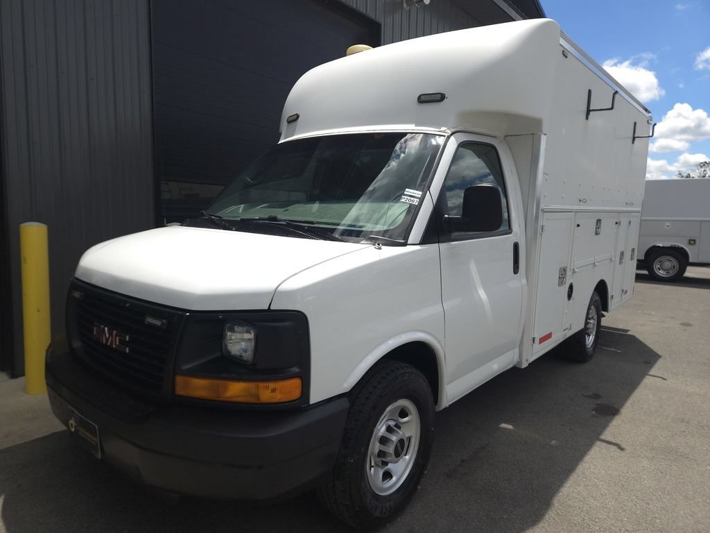 Used 2014 GMC Savana 3500 RWD image 2