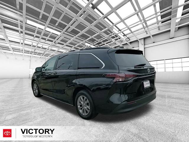 Certified 2023 Toyota Sienna XLE image 5
