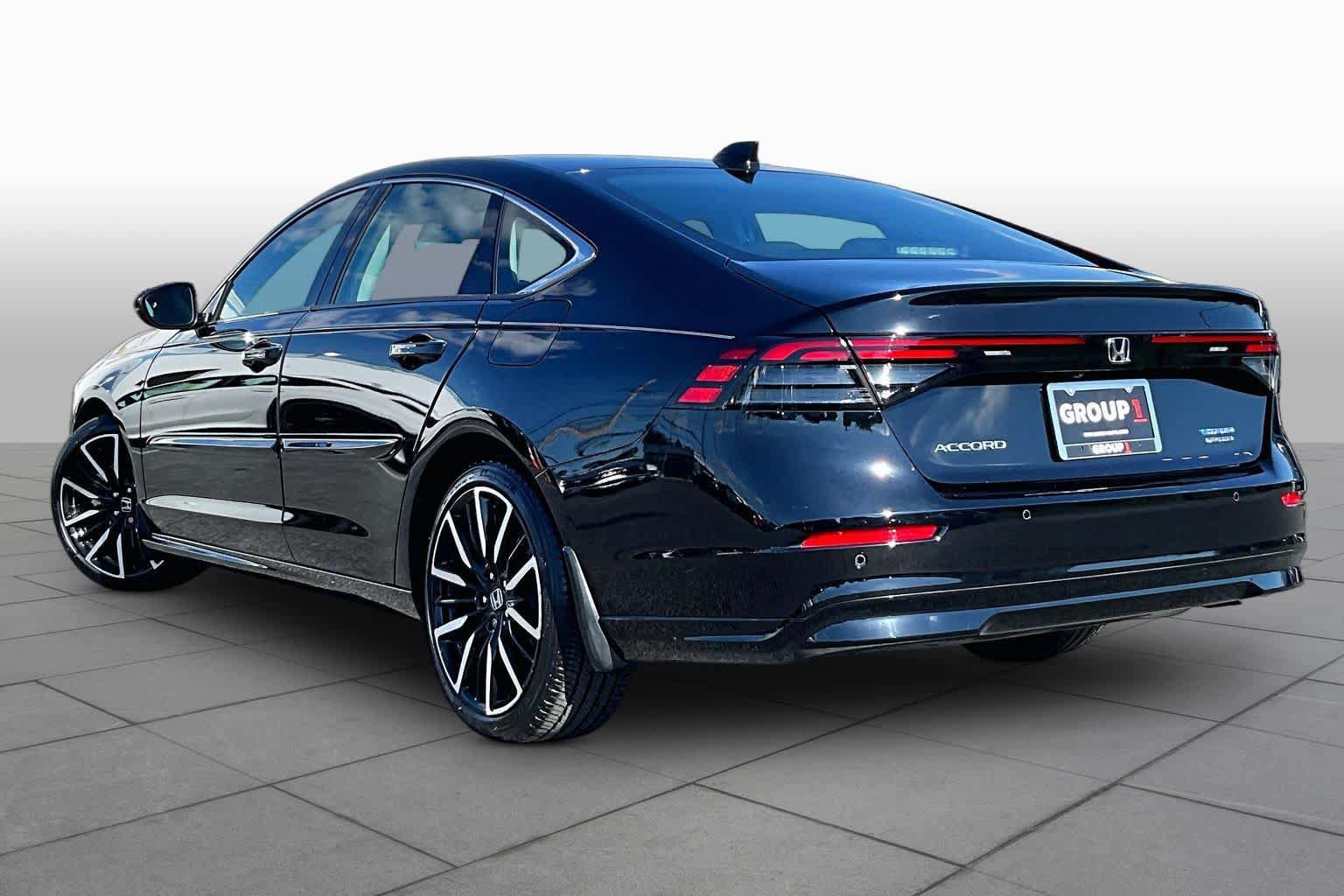 Used 2023 Honda Accord Touring image 12
