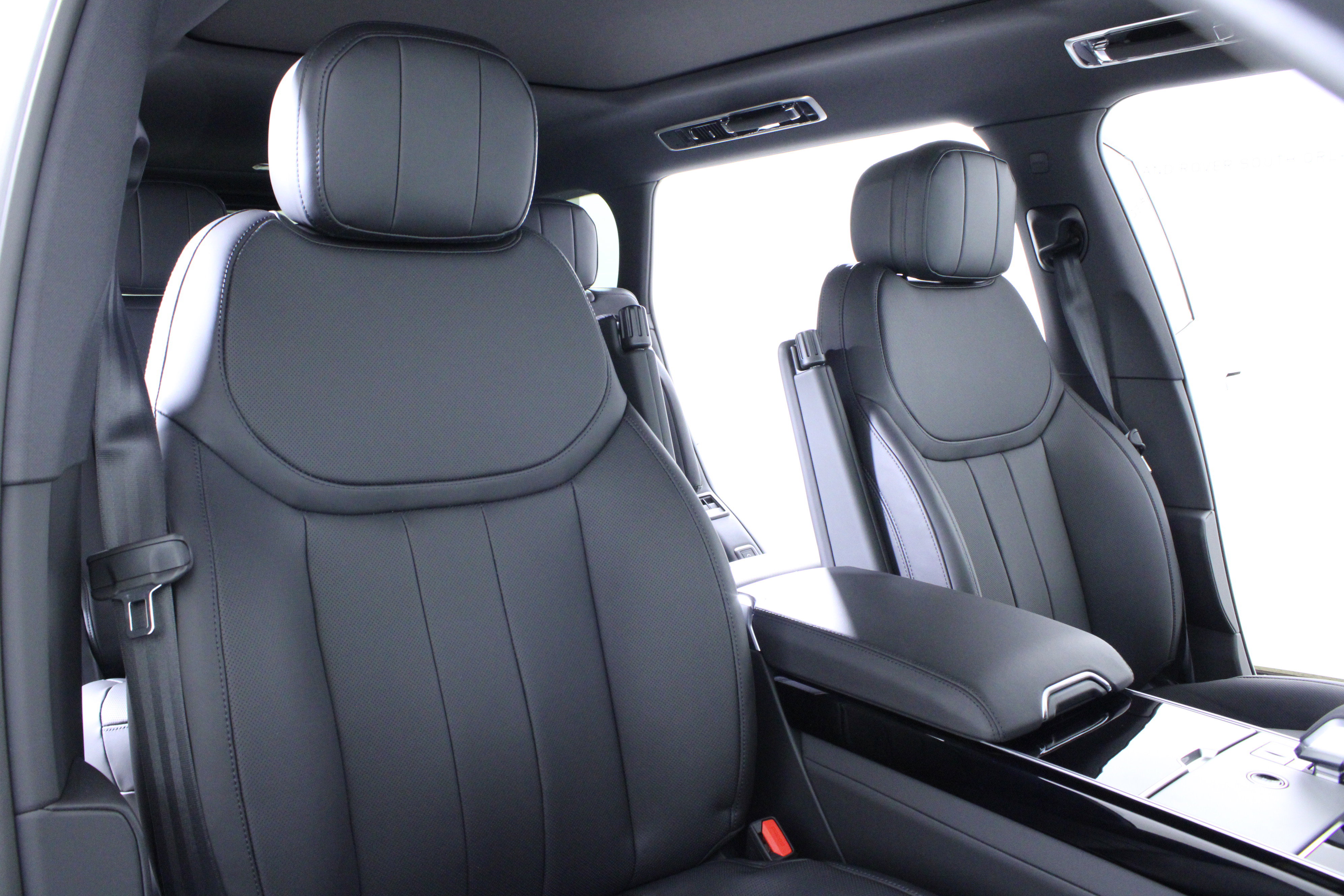 New 2026 Land Rover Range Rover Long Wheelbase SE image 14