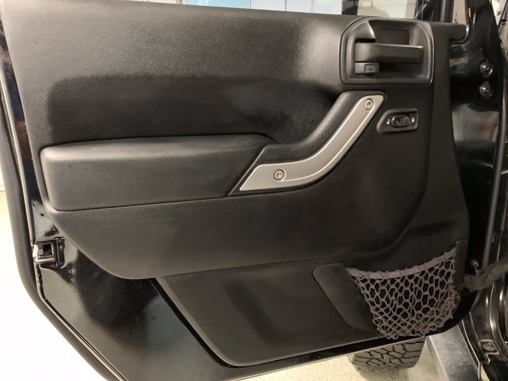 Used 2013 Jeep Wrangler Unlimited Sahara w/ Dual Top Group AWD/4WD image 18