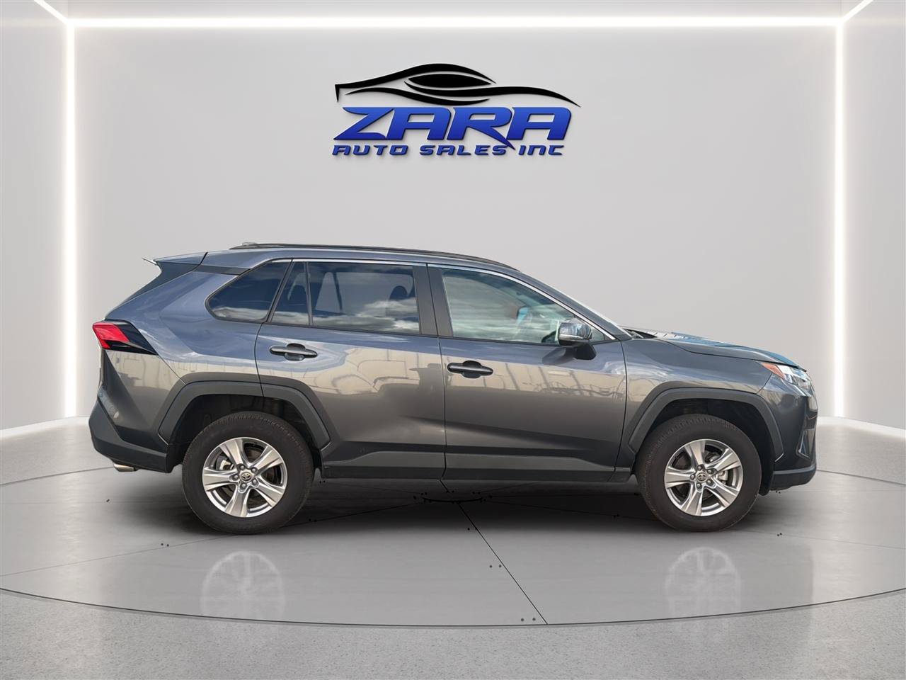 Used 2025 Toyota RAV4 XLE FWD image 8