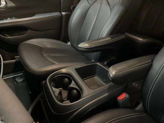 Used 2025 Chrysler Pacifica Select FWD image 80