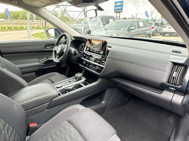 Used 2025 Nissan Pathfinder SV w/ SV Premium Package AWD/4WD image 29