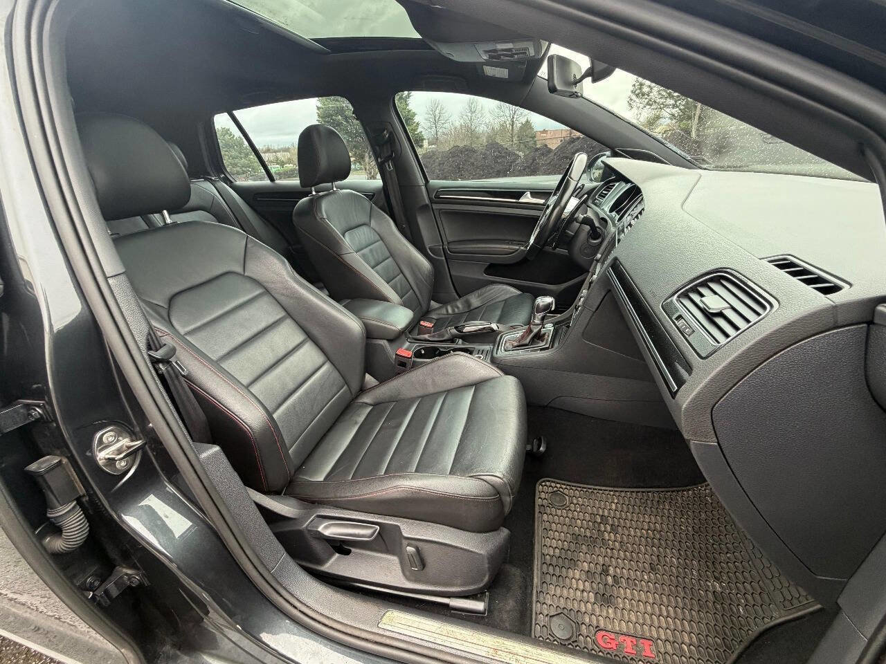 Used 2017 Volkswagen GTI SE image 8