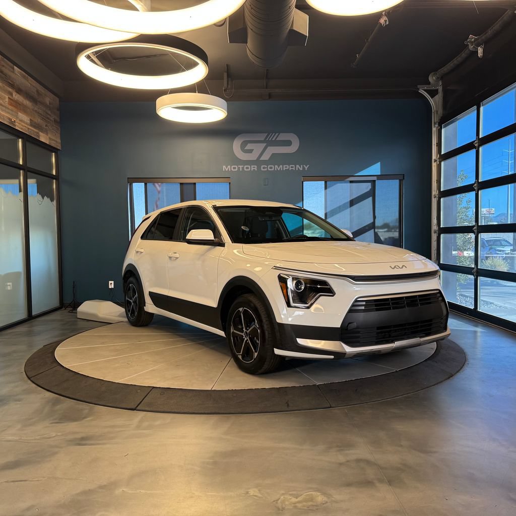 Used 2025 Kia Niro LX