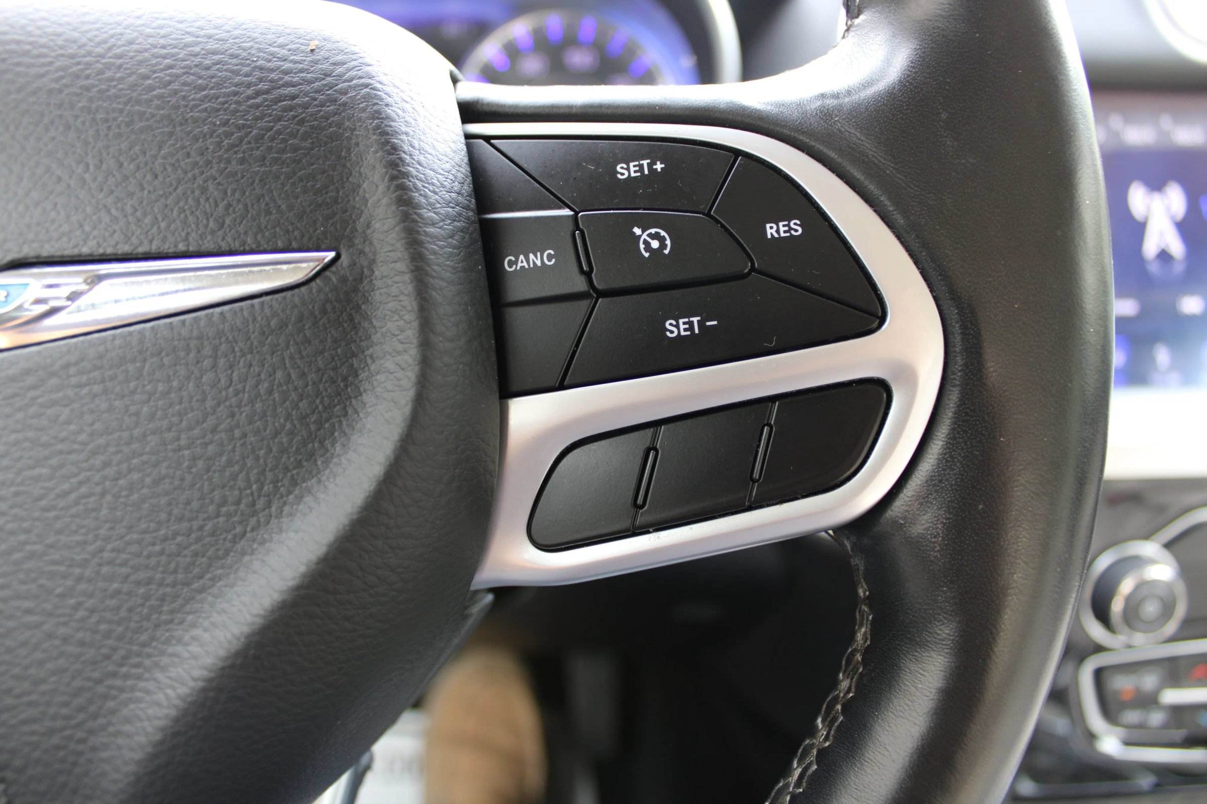 Used 2018 Chrysler 300 Limited RWD image 15