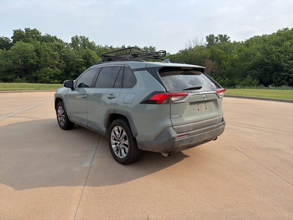 Used 2021 Toyota RAV4 XLE Premium FWD image 3