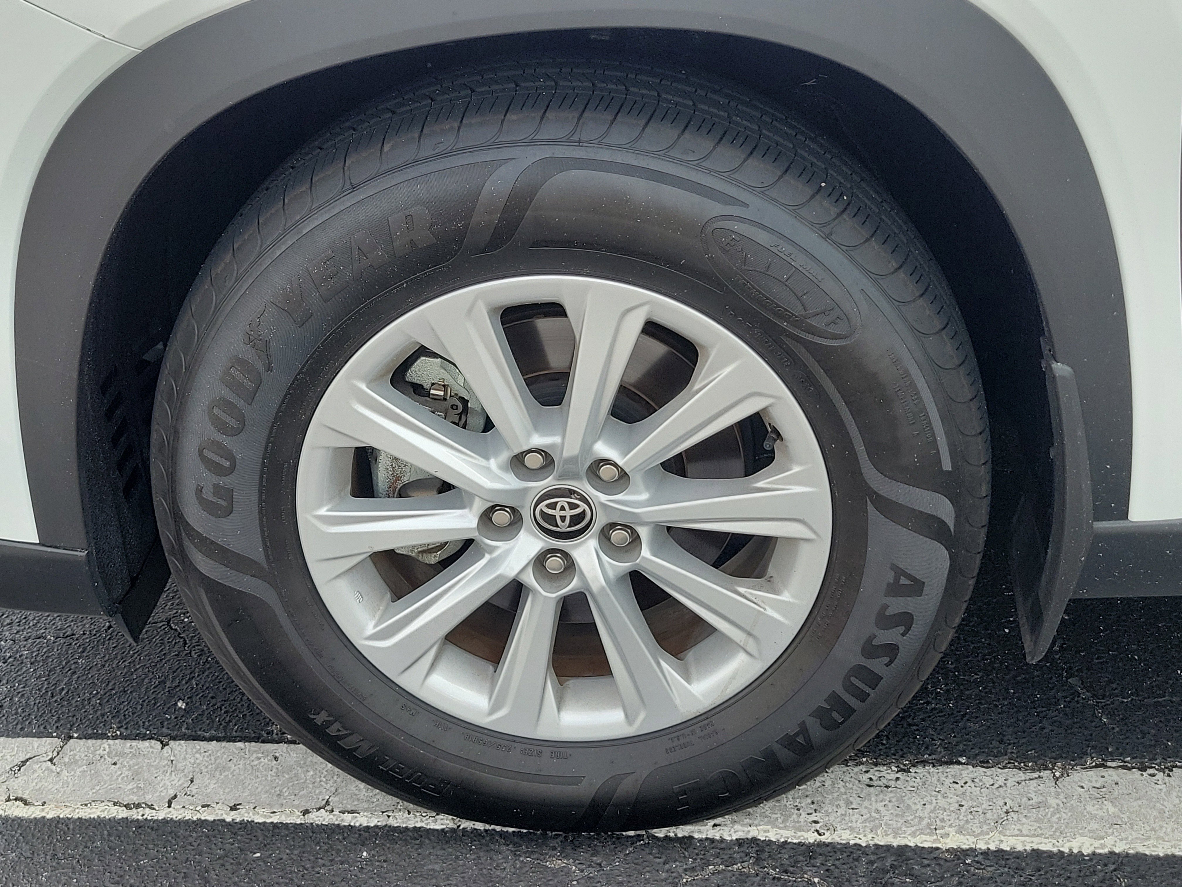 Used 2024 Toyota Grand Highlander XLE image 4