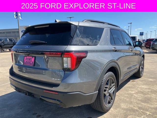 Used 2025 Ford Explorer ST-Line w/ ST-Line Street Pack AWD/4WD image 7