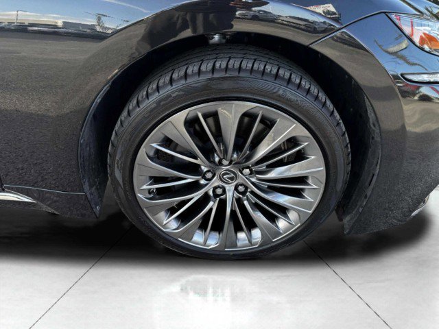 Used 2018 Lexus LS 500h w/ Luxury Package image 49