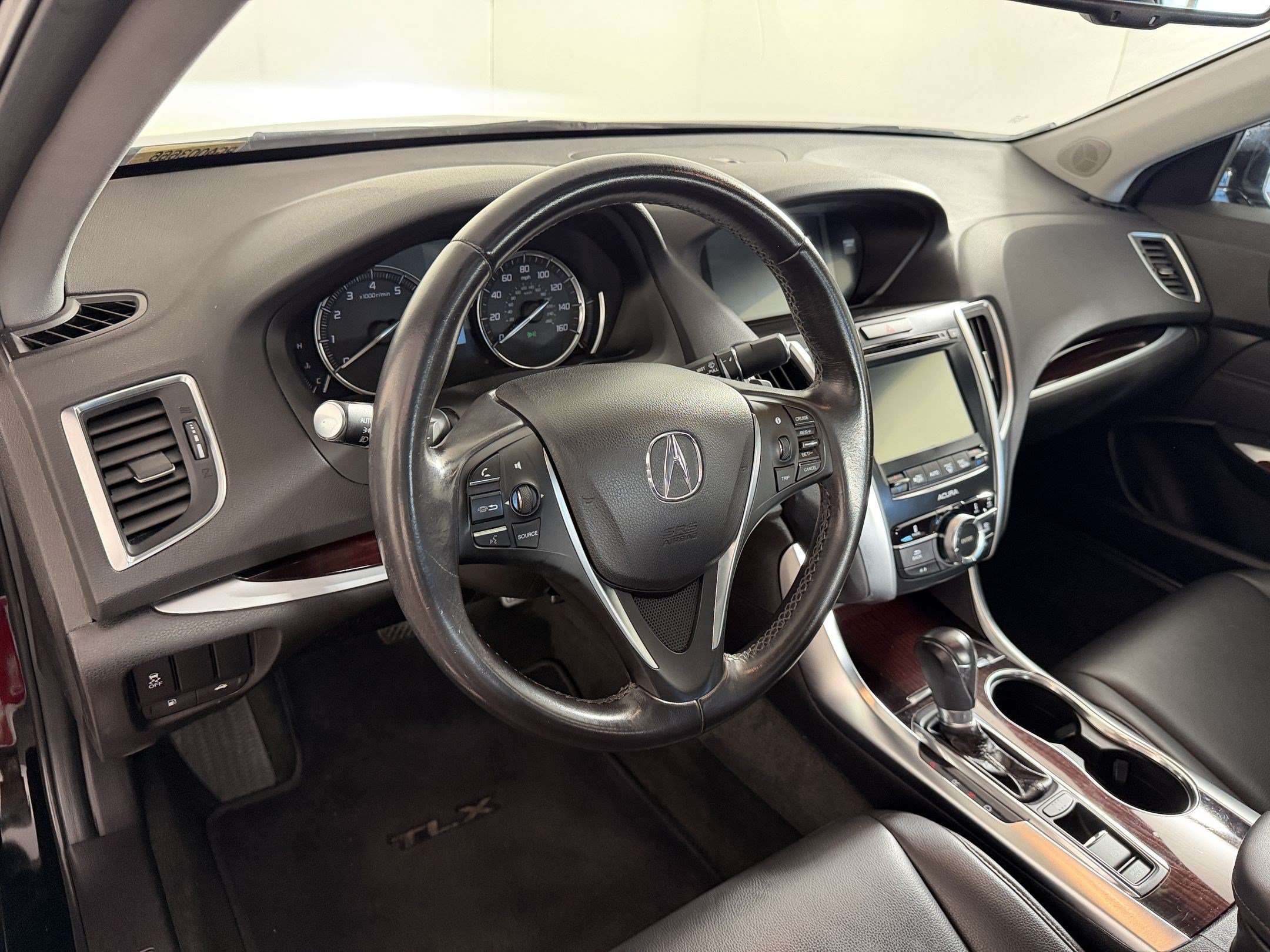 Used 2016 Acura TLX FWD image 4