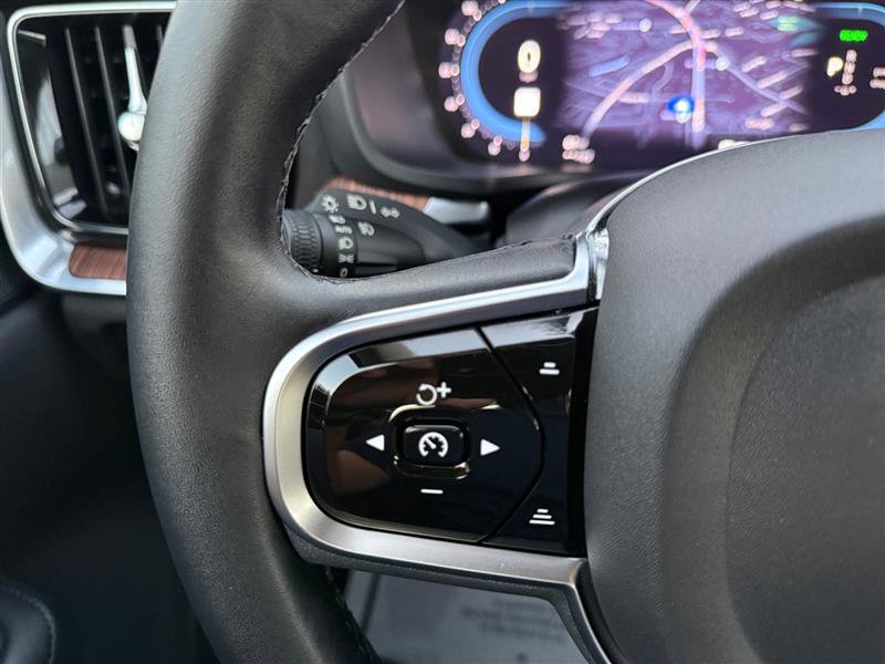 Used 2023 Volvo S60 T8 Plus image 28