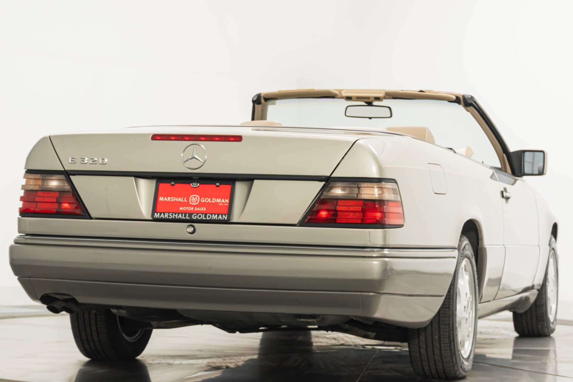 Used 1995 Mercedes-Benz E 320 Convertible image 9
