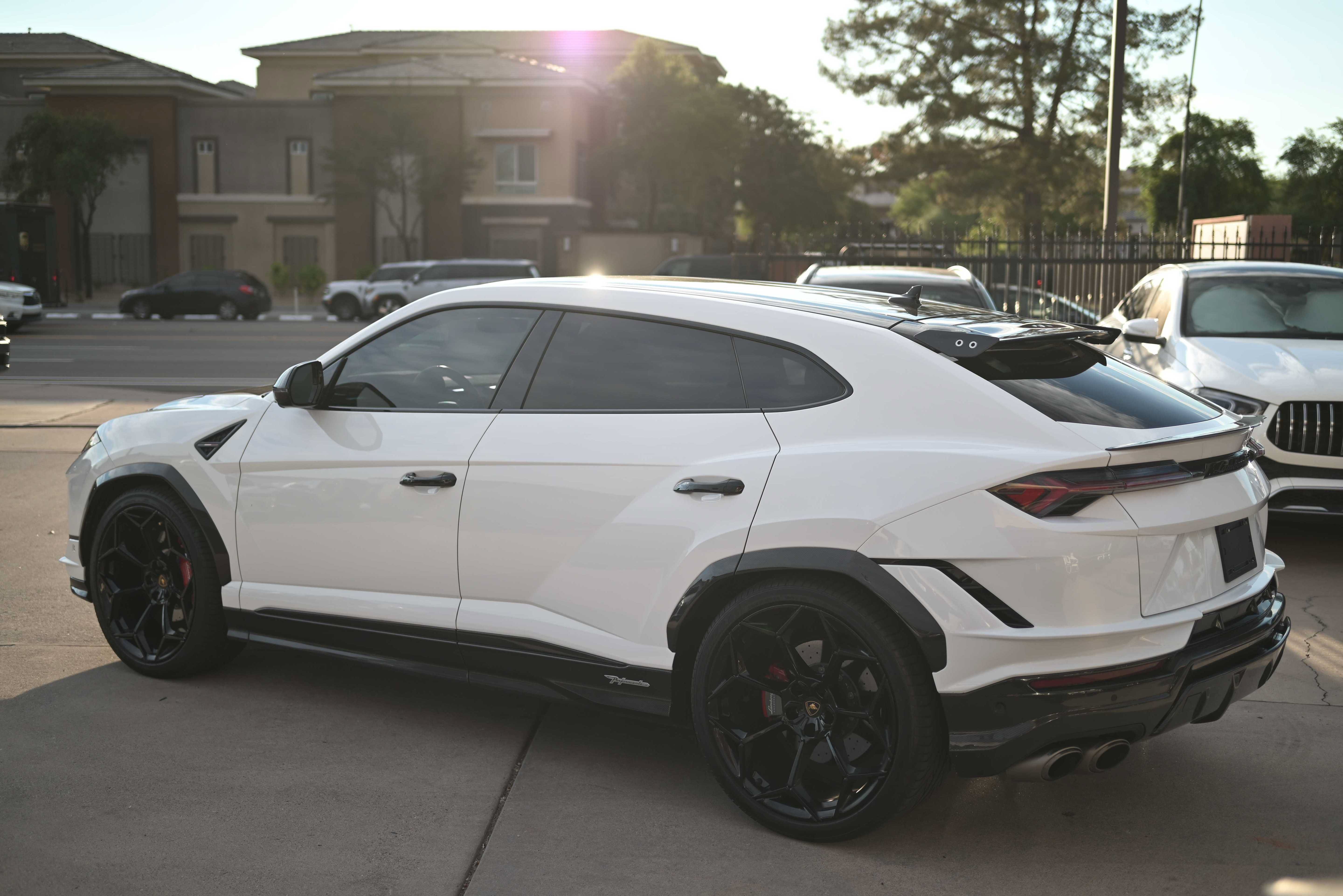 Used 2023 Lamborghini Urus Performante AWD/4WD image 10