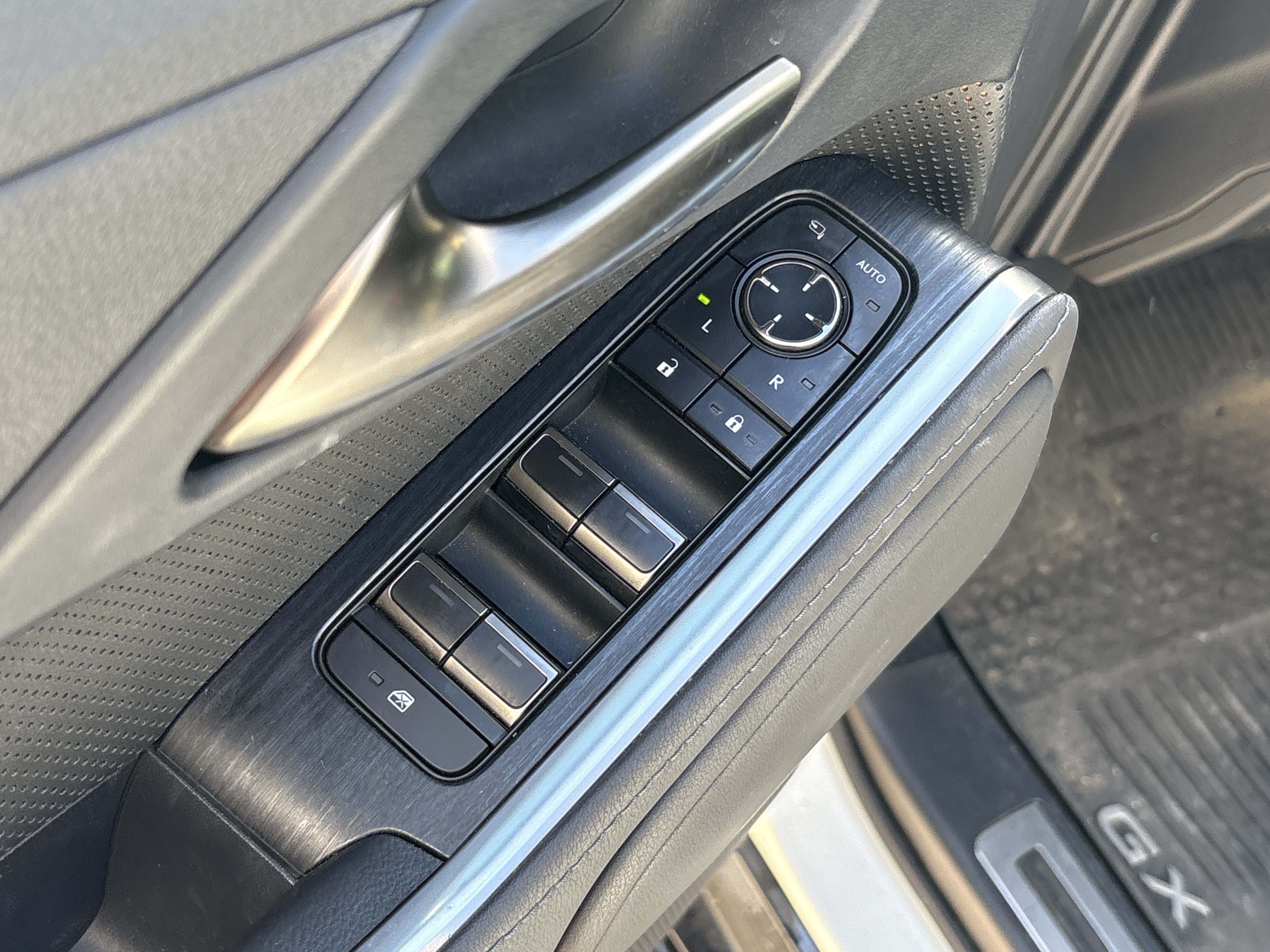 Used 2024 Lexus GX 550 w/ Accessory Package (2T) AWD/4WD image 35