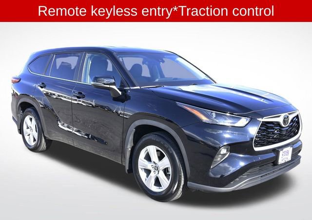 Used 2023 Toyota Highlander LE image 6