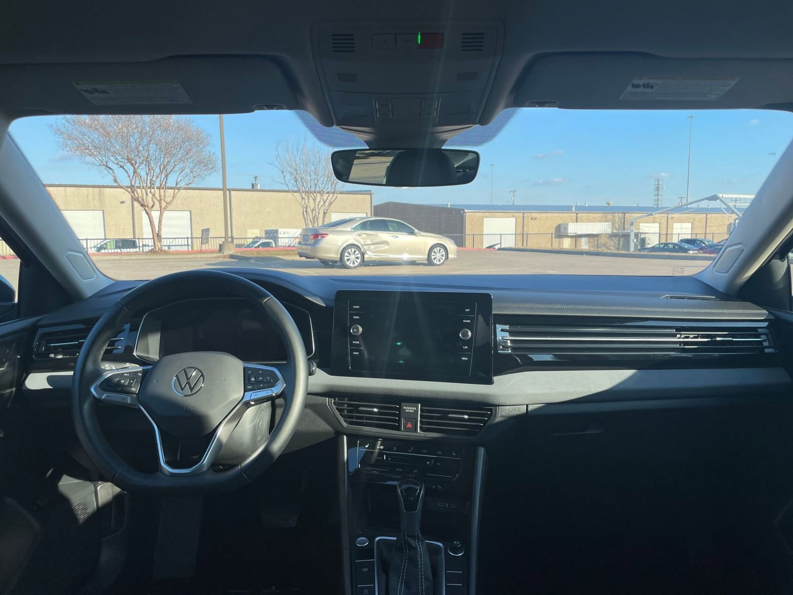 Used 2025 Volkswagen Jetta SE image 34