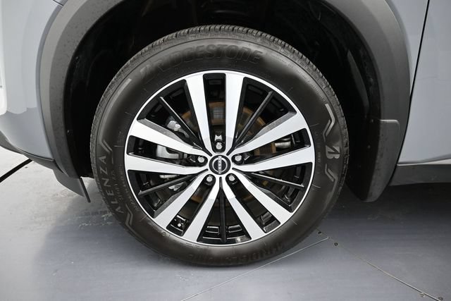 Used 2025 Nissan Pathfinder Platinum FWD image 9