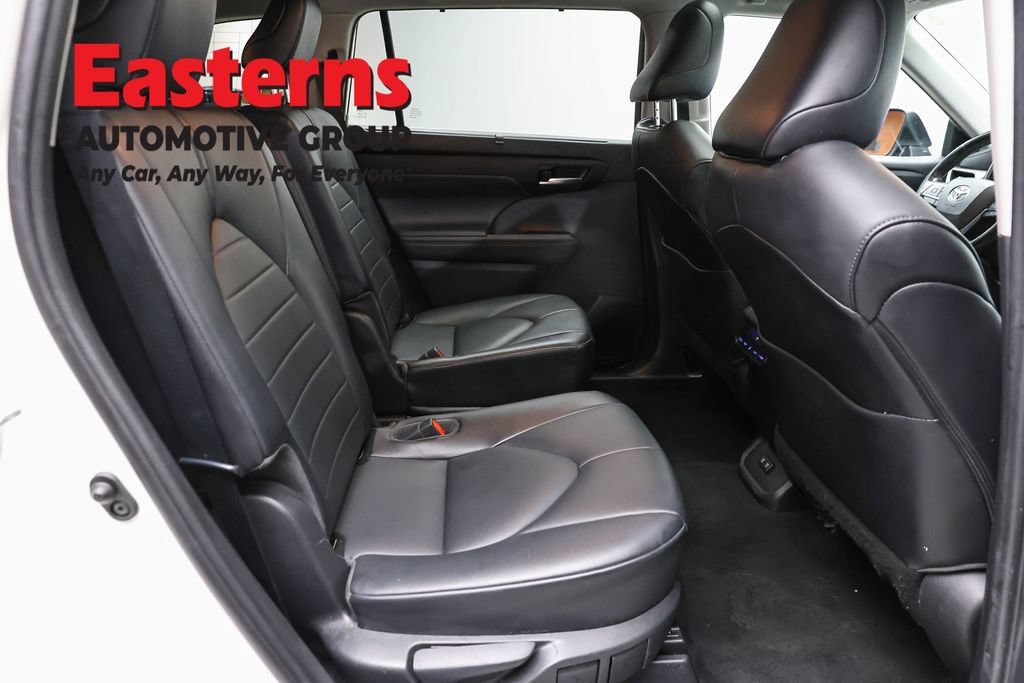 Used 2021 Toyota Highlander XLE AWD/4WD image 23
