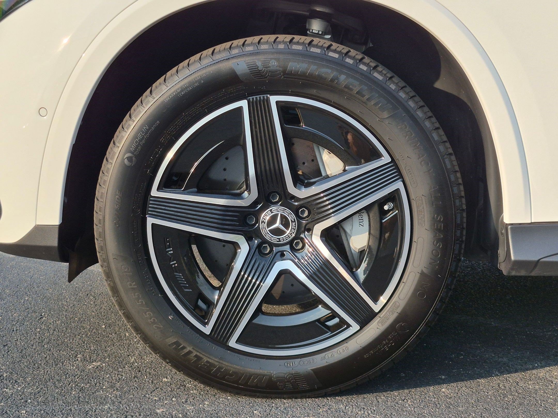 Used 2025 Mercedes-Benz GLC 300 4MATIC image 13
