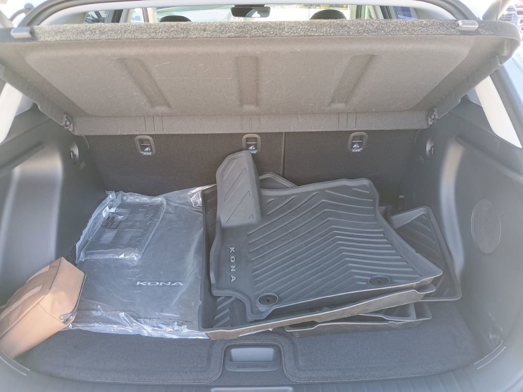 Used 2025 Hyundai Kona Limited image 18